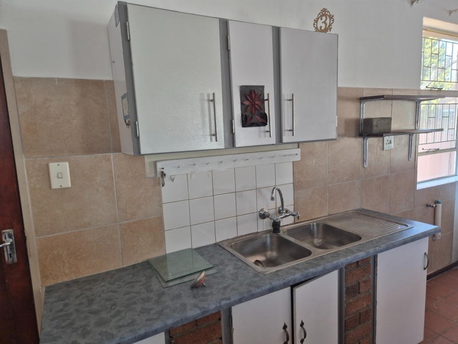 To Let 3 Bedroom Property for Rent in Kannoniers Park North West